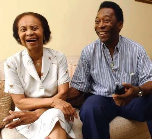 Morre dona Celeste, mãe de Pelé, aos 101 anos, em Santos