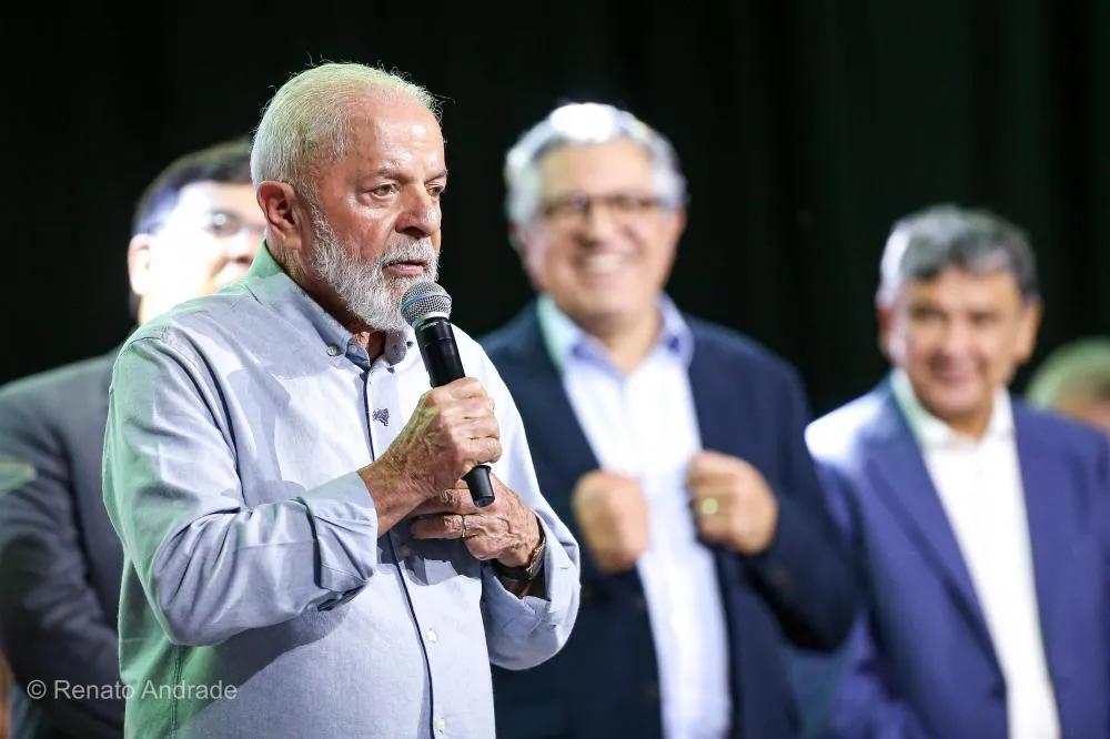 Em seu discurso, Lula diz que ajudará governo a construir Porto de Luís Correia e tornar o Rio Parnaíba navegável