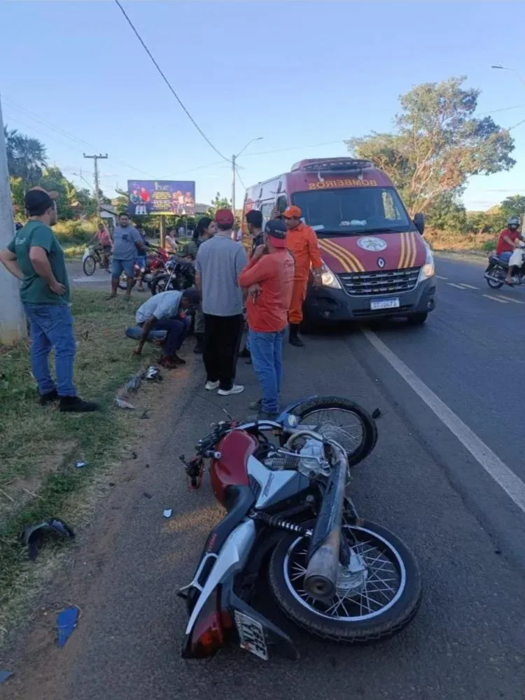 Colisão entre motocicletas em Oeiras deixa vitimas com ferimentos leves