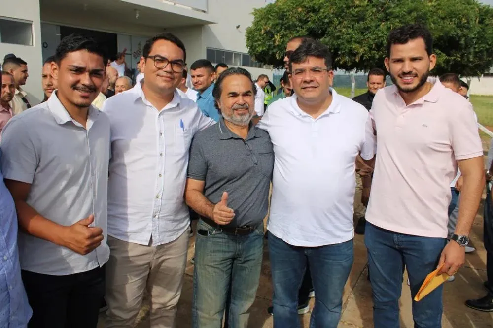Grupo político de João Guilherme e Valdenilson recepcionam governador Rafael Fonteles em Picos