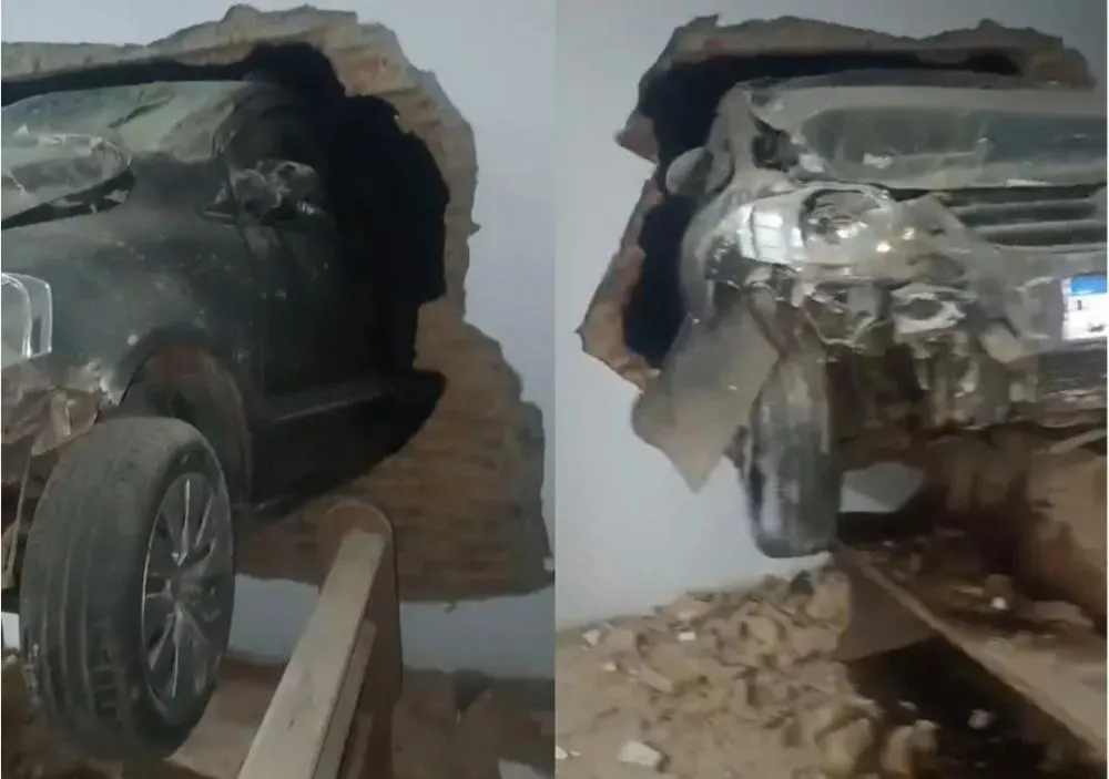 Motorista invade igreja e carro fica preso em buraco na parede em Floriano Não houve vítimas. 