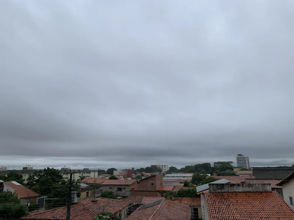 Semarh alerta para chuvas intensas no Piauí com risco de granizo e ventanias.