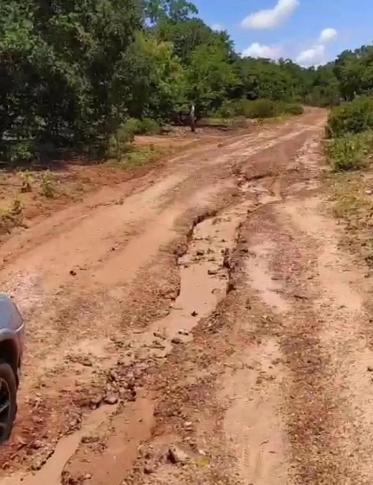 Moradora Relata Estrada Vicinal Intrafegável em Zona Rural de Wall Ferraz 