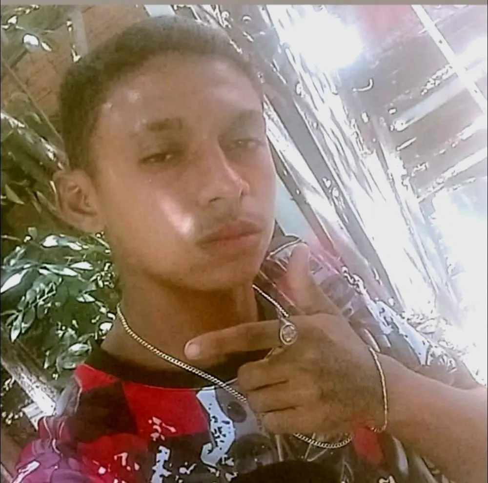 Jovem Assassinado Com 34 tiros foi Identificado por familiar 