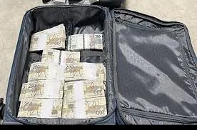 Passageiros é Preso em Aeoroporto de Brasilia com R$ 1,2 milhão em espécie