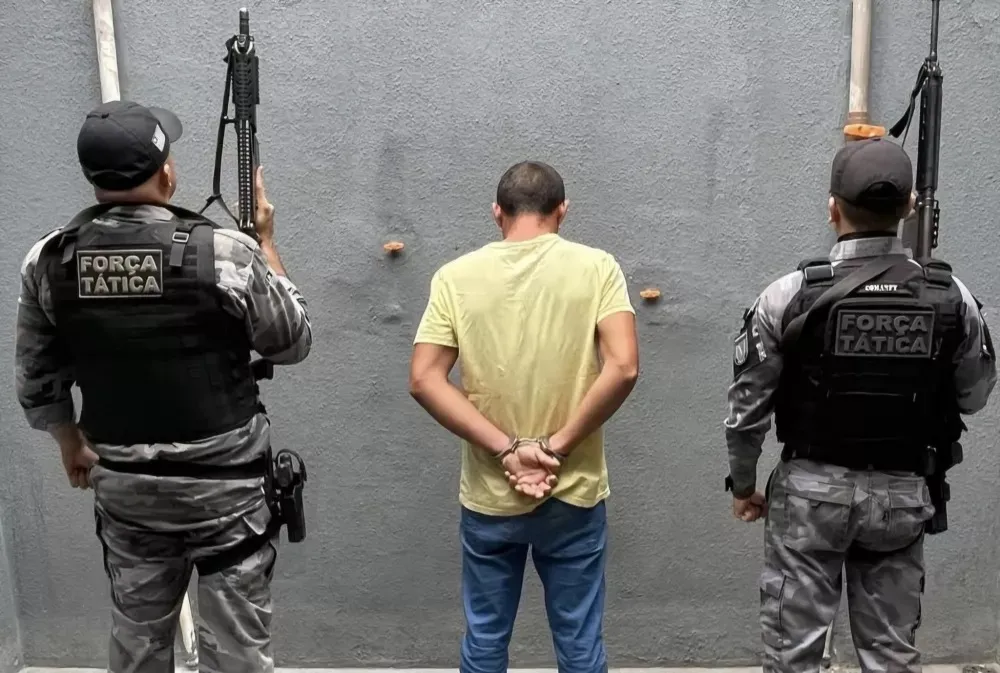 Homem é preso em flagrante suspeito de furtar capacetes em supermercado para revender em Picos