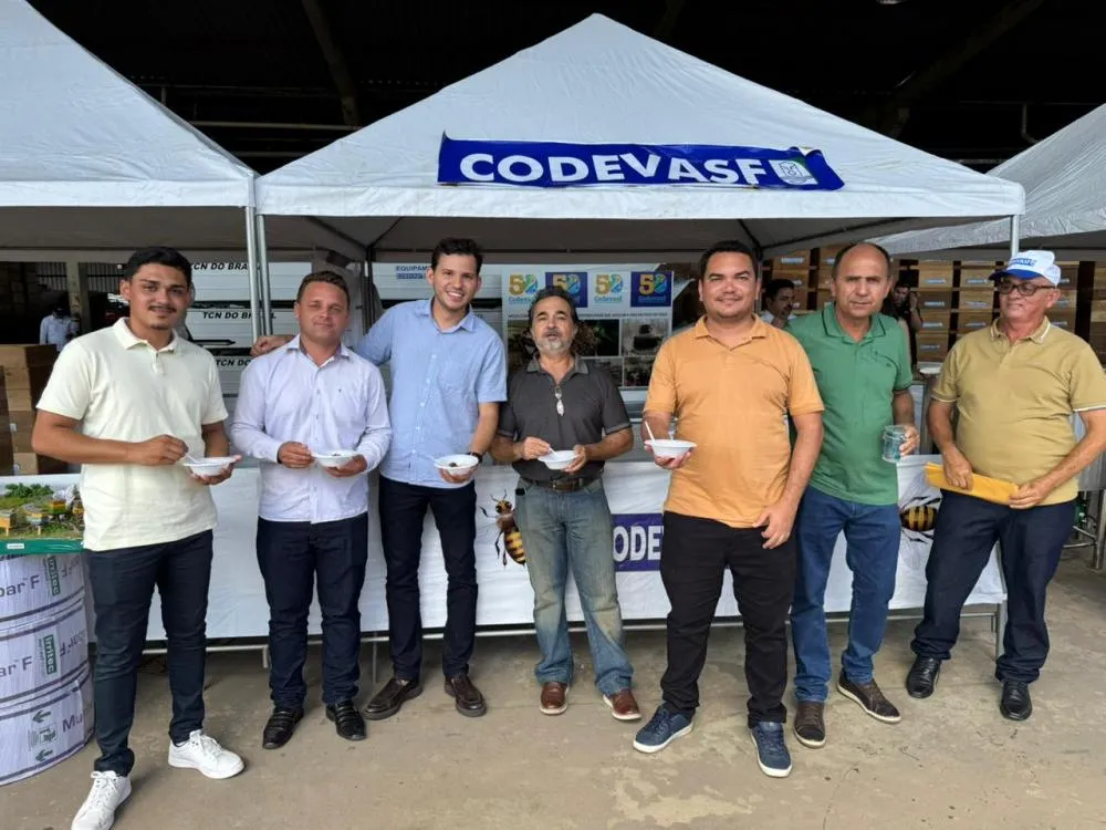 Lideranças Políticas de Santana do Piauí Participa de “Exposição de Colmeias” em Teresina
