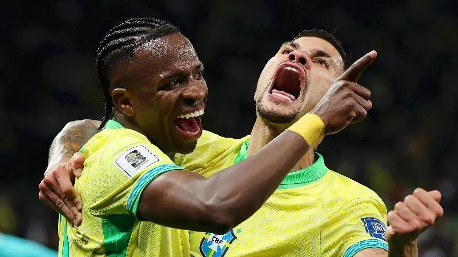 Vini Jr comemora gol do Brasil sobre o Paraguai em duelo das Eliminatórias Imagem: Wagner Meier/Getty Images
