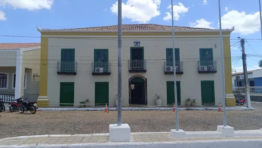 MP-PI dá 15 dias para Prefeitura de Oeiras explicar demissões de diretores escolares e novo seletivo