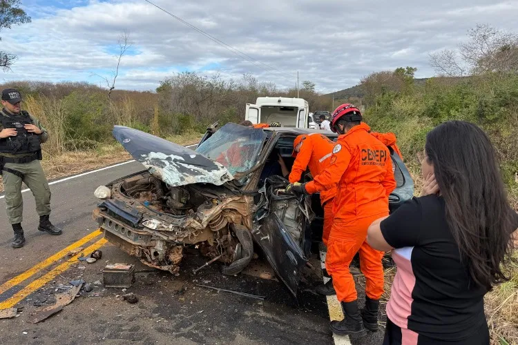 Colisão frontal deixa idoso ferido na PI-375, em Santana do Piauí