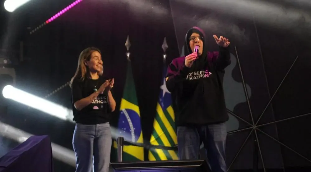 Rafael Fonteles e a primeira dana, Isabel Fonteles, durante abertura do Seduckathon 2025 | Foto: Raíssa Morais