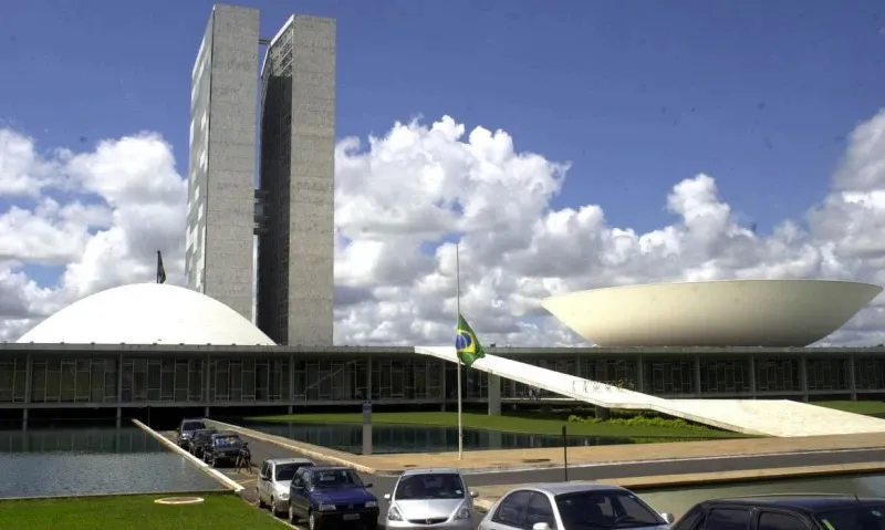 Deputados federais do Piauí já gastaram mais de R$ 7,4 milhões em verbas de gabinete e auxílios até julho