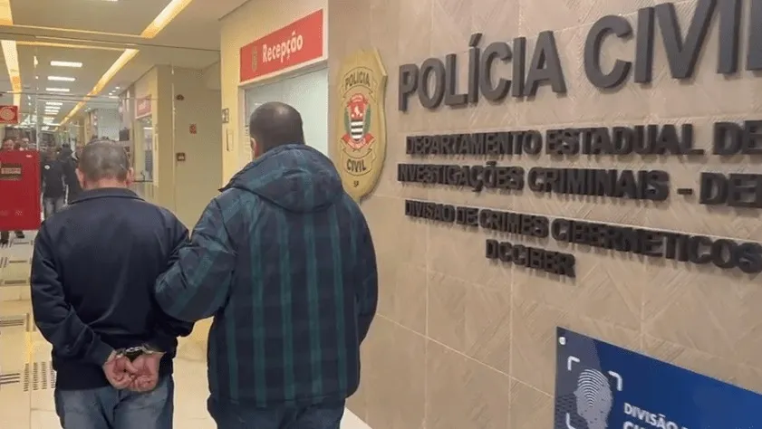 A prisão foi feita pela Divisão de Combate a Crimes Cibernéticos, no bairro de Taipas, Zona Norte da capital • Polícia Civil de São Paulo