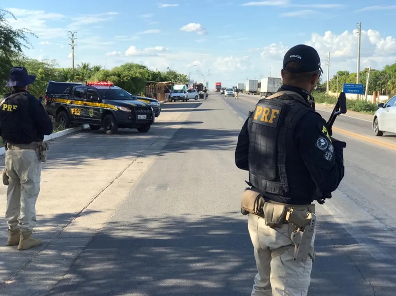 Idoso morre ao colidir motocicleta contra caminhão em Floriano