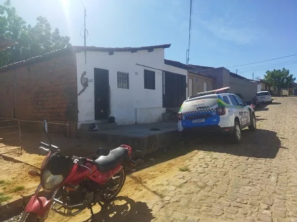 Populares acionam a PM para ocorrência de achado de cadáver