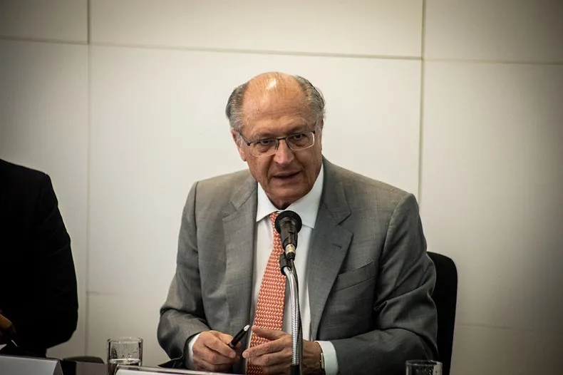 Redução da escala 6x1 é uma tendência mundial, diz vice-presidente Alckmin