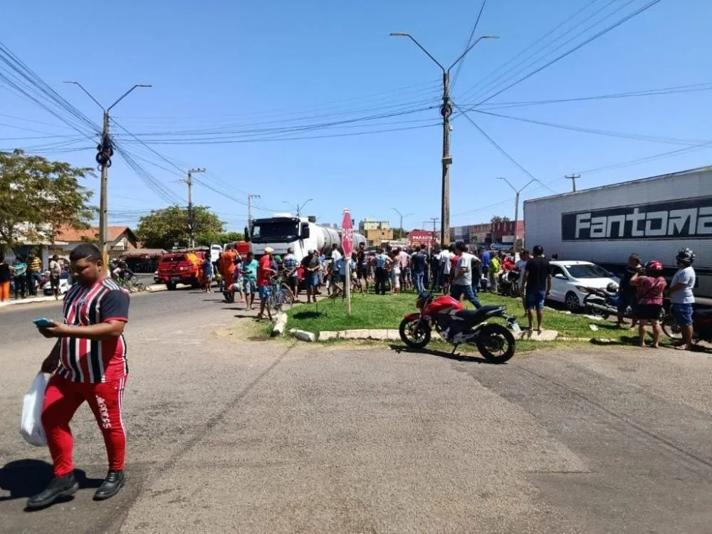 Mulher morre e homem fica gravemente ferido após colisão com caminhão na BR-407 em Picos