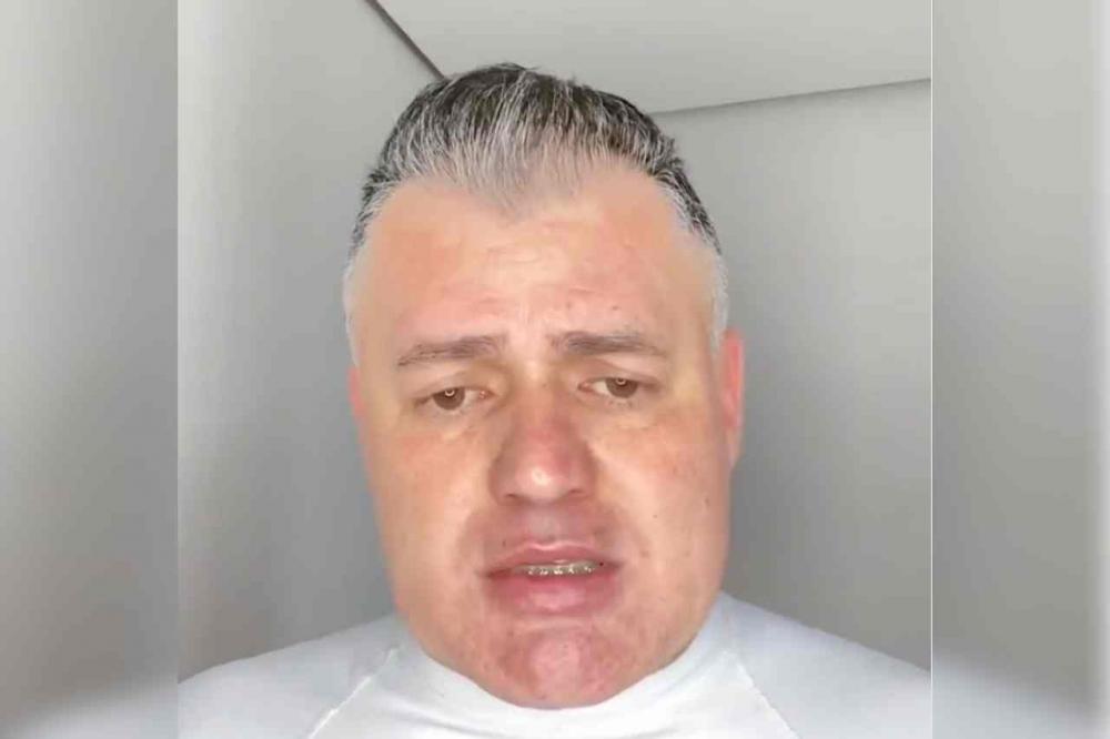 Pr. Paulo Marcelo vende “espetinho” pra sobreviver