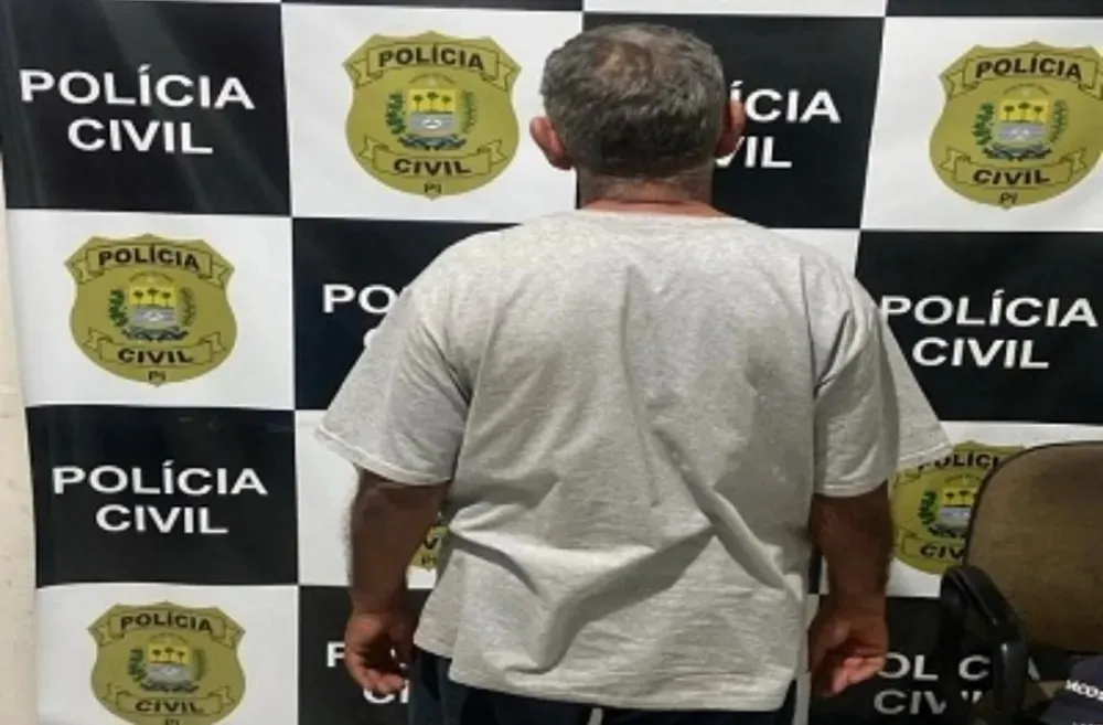 Homem suspeito de homicídio é preso em Wall Ferraz do Piauí e conduzido à delegacia de Oeiras