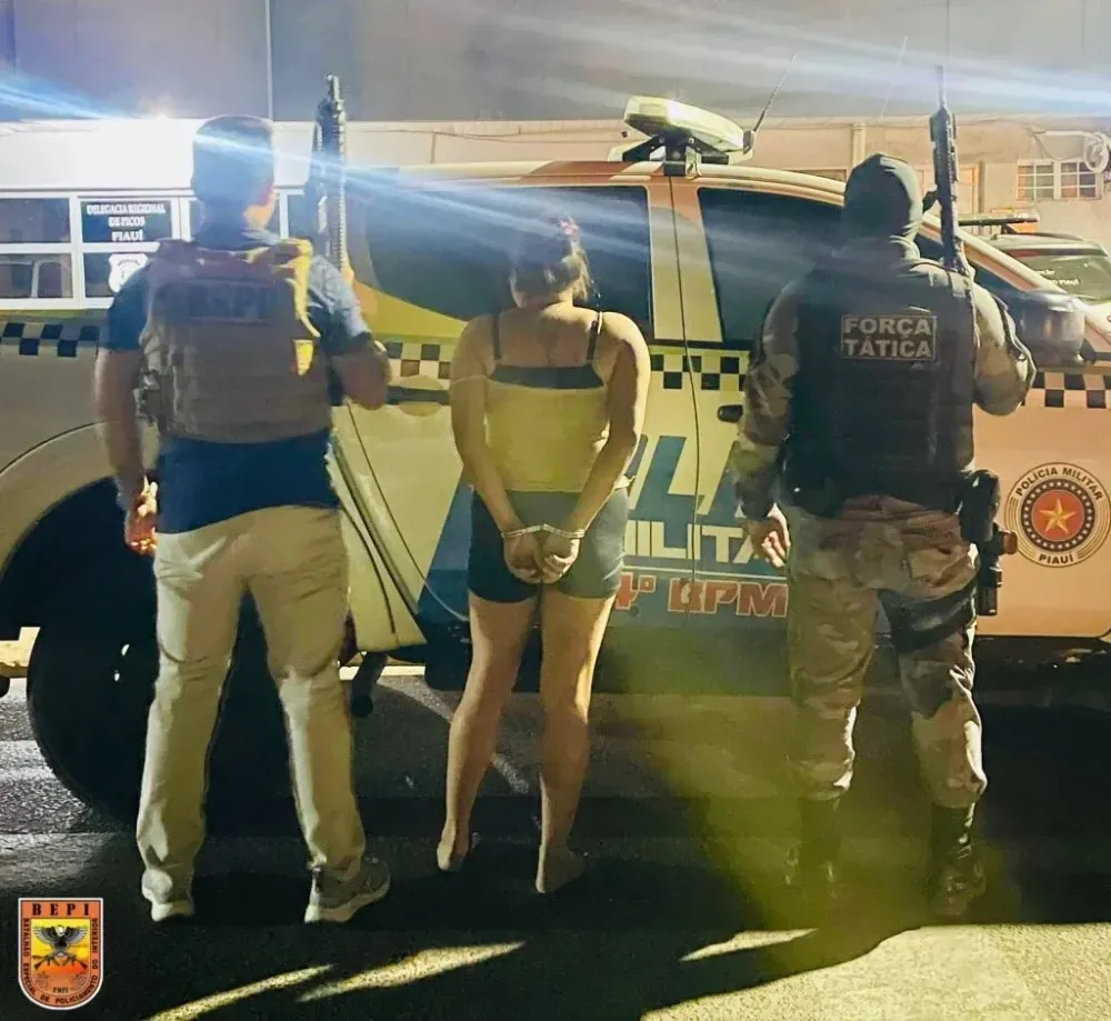 Mulher é presa ao desembarcar com 15 tabletes de maconha em Picos