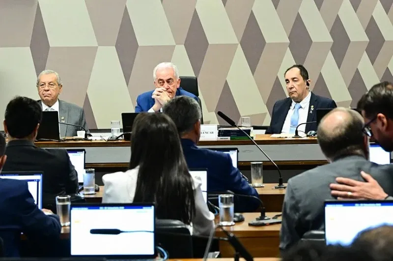 PEC da Blindagem é rejeitada por unanimidade pela CCJ do Senado