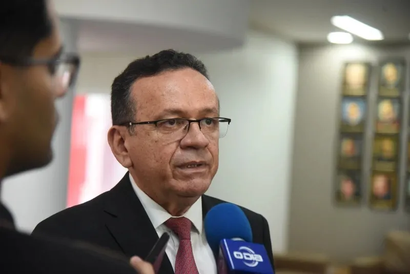 Desembargador Sebastião Ribeiro Martins, presidente do TRE-PI