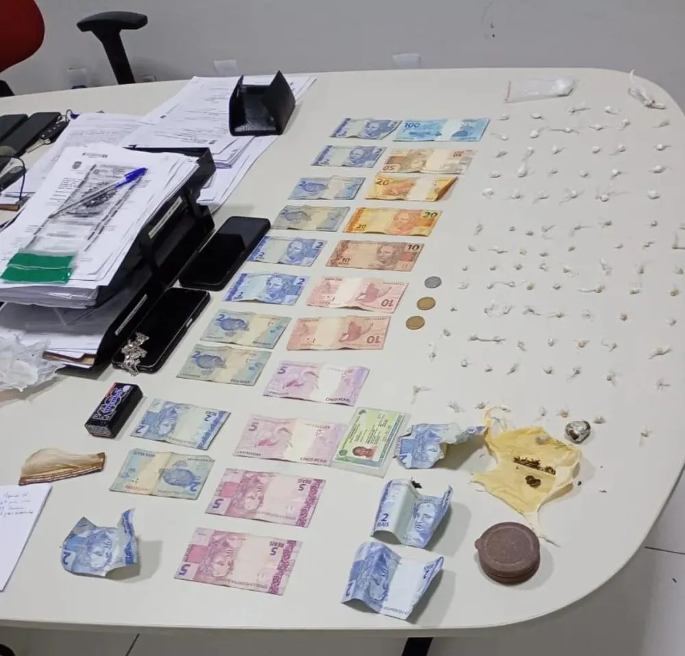 Dupla é presa com drogas e dinheiro durante abordagem da Polícia Militar em Floriano