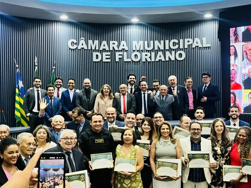 Câmara de Vereadores de Floriano homenageia grandes personalidades em sessão solene