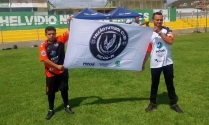 Caio Multimarca visita o estadio municipal Helvídio Nunes de Barros em picos e é convidado a compor a comissão técnica do time falcão