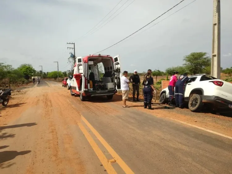 Homem é encontrado morto dentro de carro na zona rural de Picos