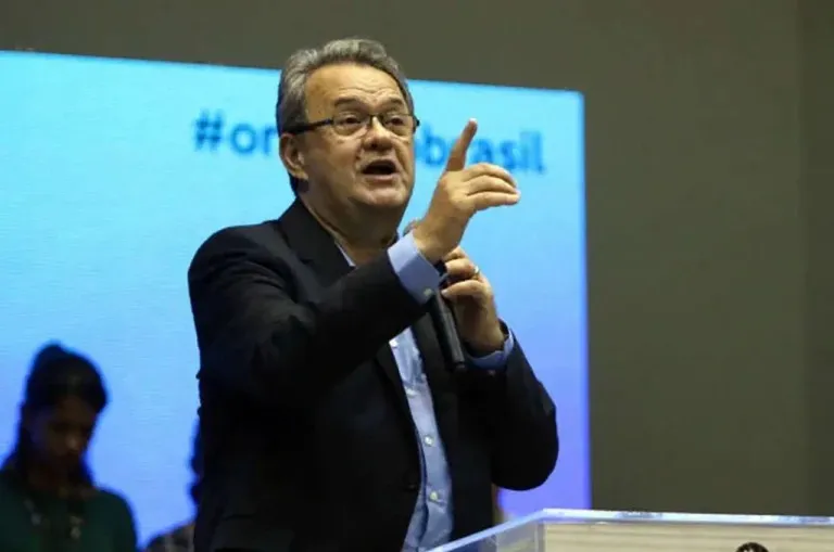 O pastor Samuel Câmara durante ministração em evento evangélico. (Foto: Reprodução)