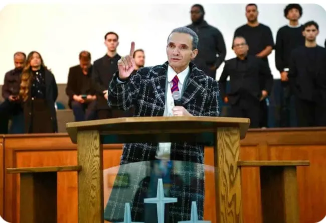 Bispo Samuel Ferreira ministra a Palavra durante culto na Assembleia de Deus Ministério do Belém. (Foto: Divulgação)