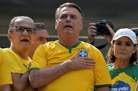 A pesquisa também fez um recorte entre eleitores de Bolsonaro e Lula e de pessoas neutras. No grupo dos neutros, 48% acreditam na tentativa de golpe e 39% não - (crédito: NELSON ALMEIDA / AFP