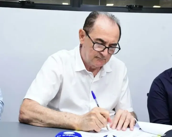 “Canetada” do prefeito: demissão em massa atinge secretariado e cargos comissionados em Floriano