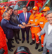 Rafael Fonteles entrega R$ 8 milhões em veículos e equipamentos para o Corpo de Bombeiros