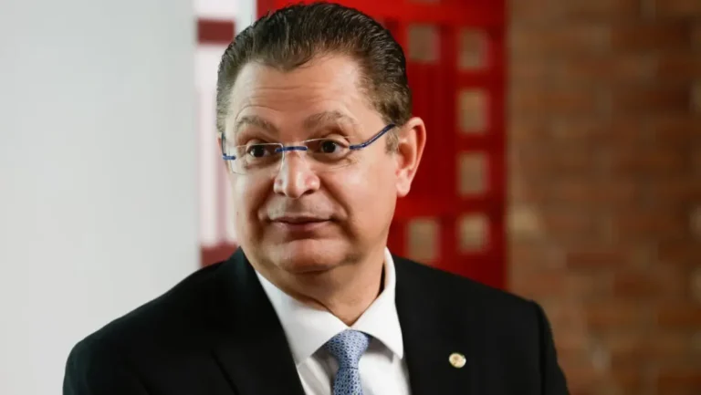 Deputado federal Sostenes Cavalcante durante entrevista em Brasília. (Foto: Igo Estrela/Metrópoles)