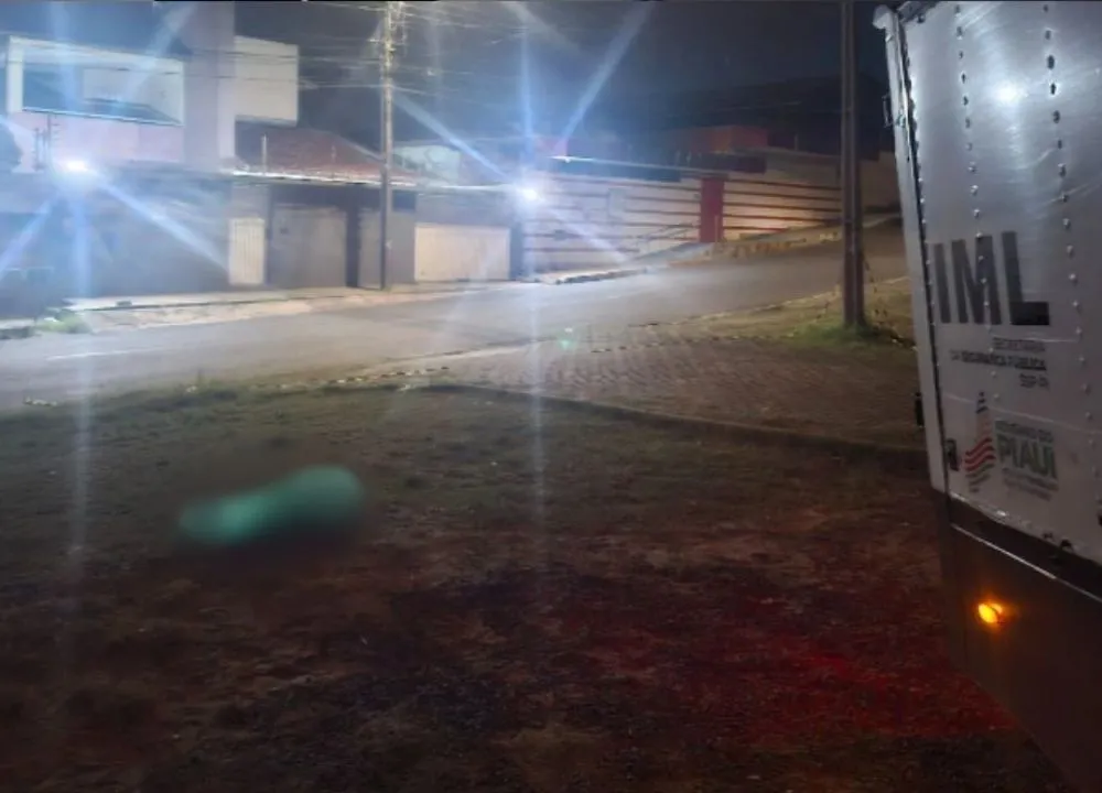 Jornalista é encontrado morto em praça na zona Leste de Teresina; causa da morte será investigada