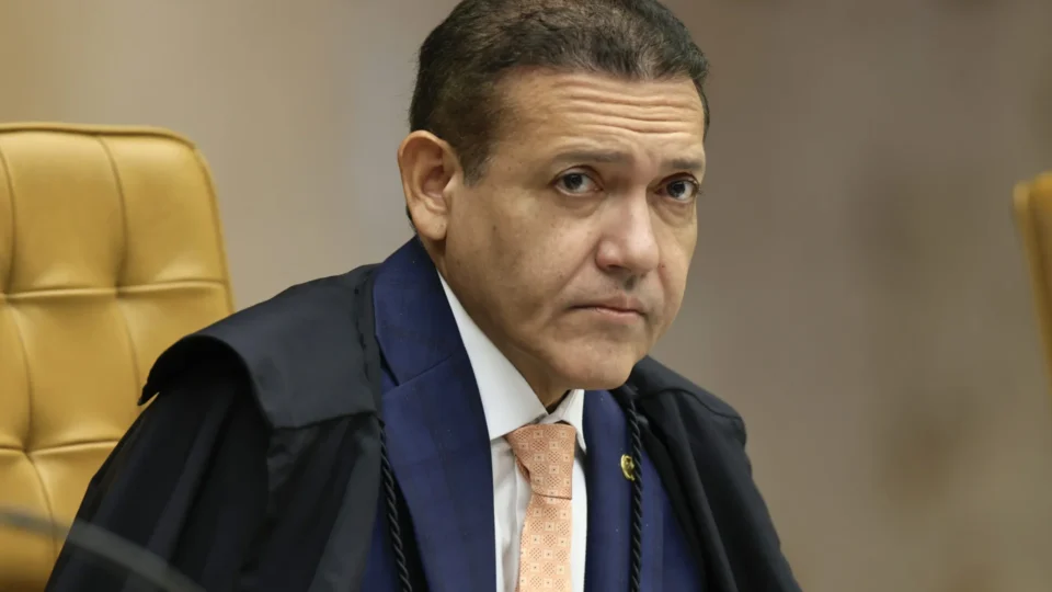Kássio é acusado de censura após determinar ocultação de pesquisa; Flávio evita comentar