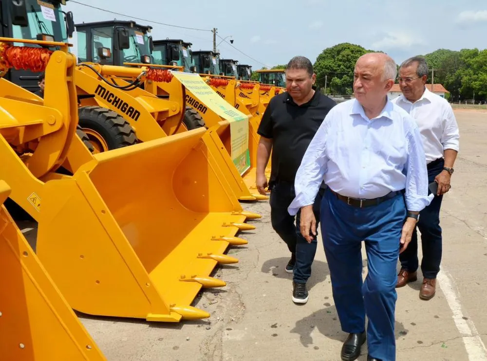 Júlio César entrega 20 máquinas pesadas para prefeituras do Piauí nesta quarta-feira - Foto: Reprodução