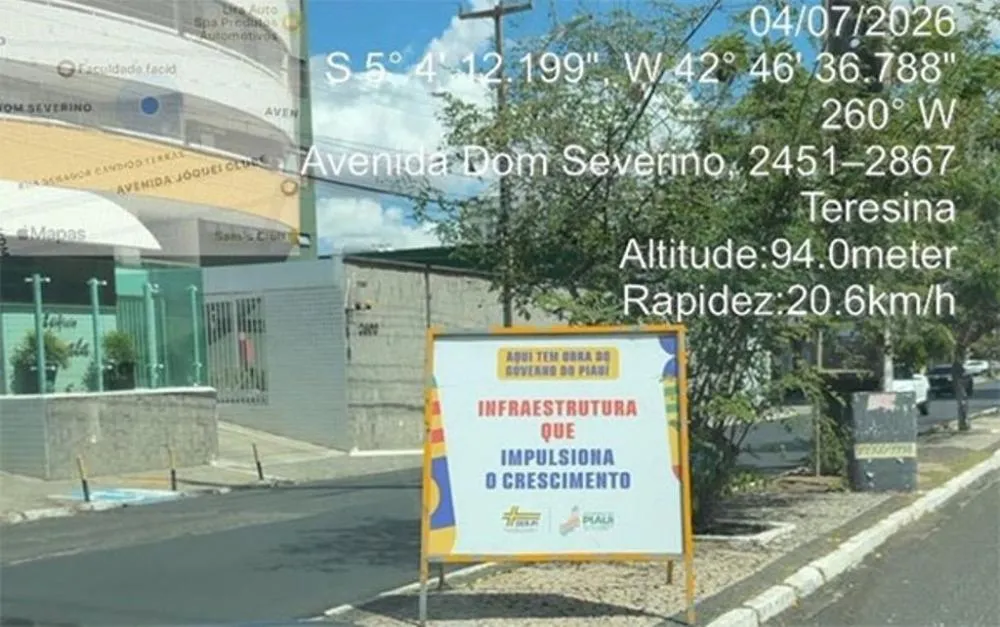 Cavalete com propaganda do governo em Teresina / Foto: divulgação