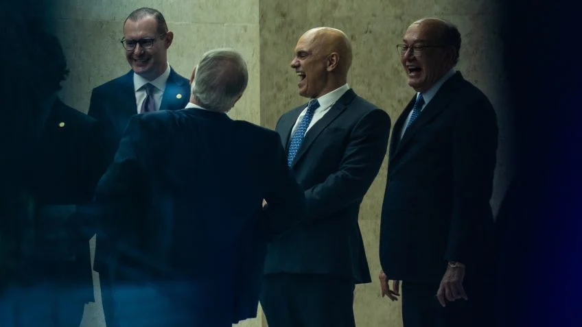 Na imagem, os ministros do STF, da esquerda para a direita: Zanin, Fachin (de costas), Moraes e Gilmar