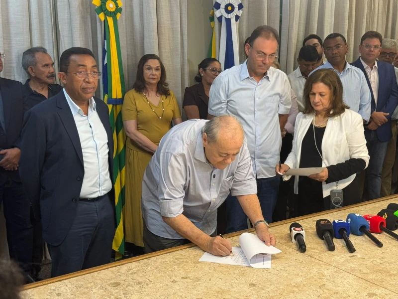 Silvio Mendes empossa Joel Rodrigues como novo secretário municipal de Desenvolvimento Econômico de Teresina
