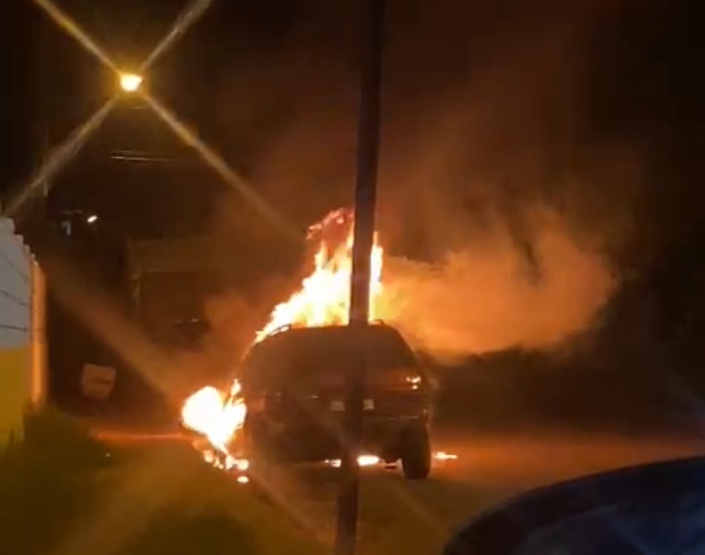 Carro que atropelou e matou homem é incendiado em Picos