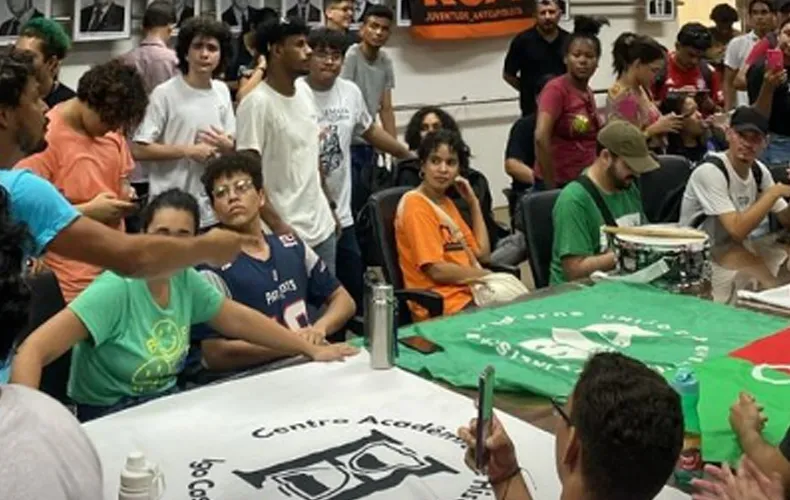 Estudantes desocupam reitoria após Ufpi se comprometer com reinvindicações apresentadas