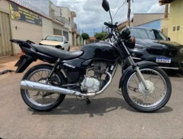 Moto é furtada em Oeiras, polícia investiga