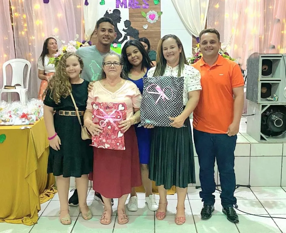 Pré - Candidato Irmão Ailson Participa de Culto em Comemoração ao Dia das Mães 