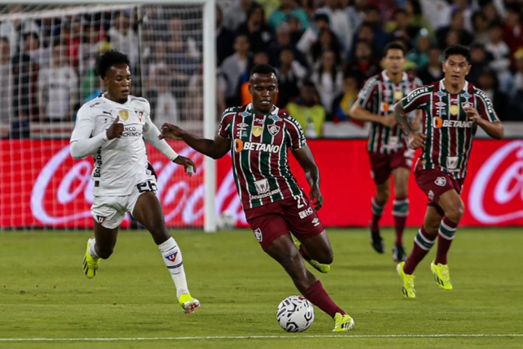Lance do jogo entre LDU e Fluminense - Marcelo Gonçalves/Fluminense