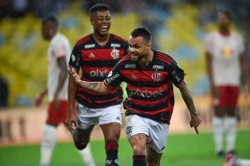 São Paulo e Flamengo se enfrentam neste domingo (19)