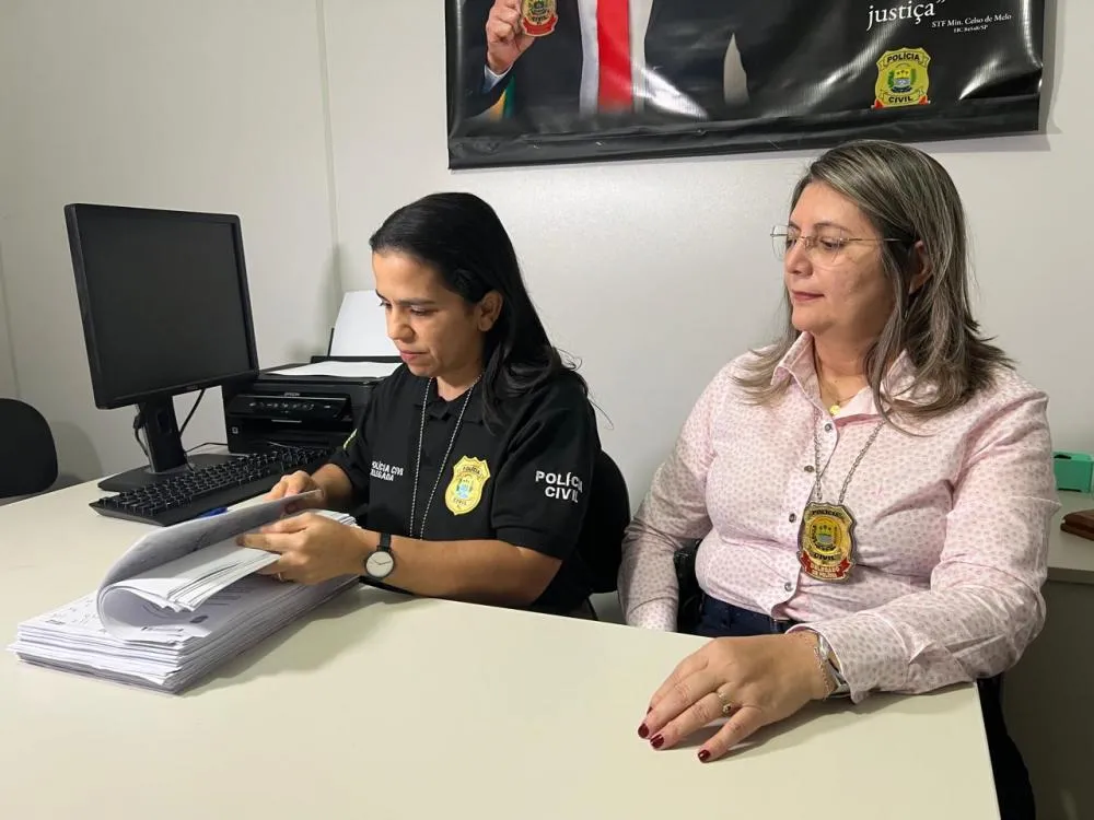 Delegada Laura Carneiro, que conduziu o inquérito, e delegada Francineide Fontes, titular da Delegacia Regional de Picos